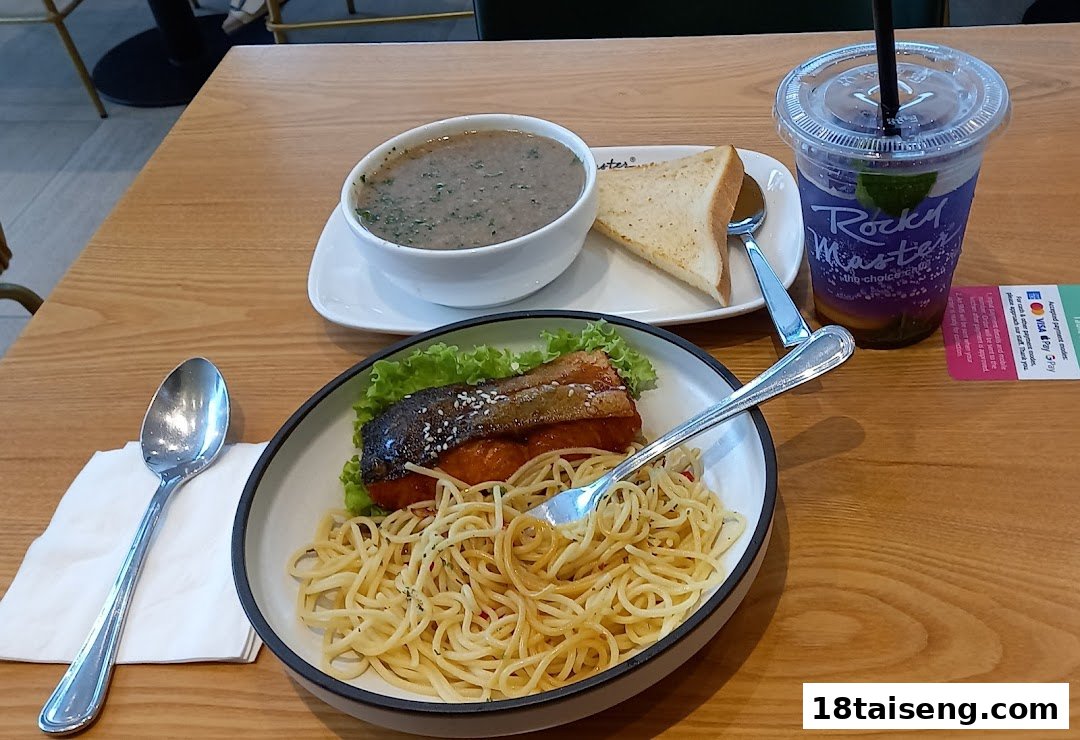 A delicious meal from Rocky Master featuring spaghetti with salmon, mushroom soup with toast, and a refreshing drink.