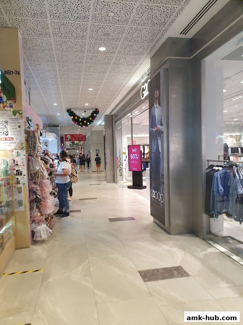 The G2000 store entrance with a sale display and clothing racks visible inside.