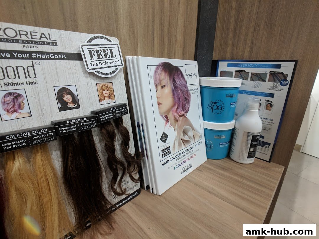 Display of L'Oréal hair products and color swatches, showcasing hair treatments and styles.
