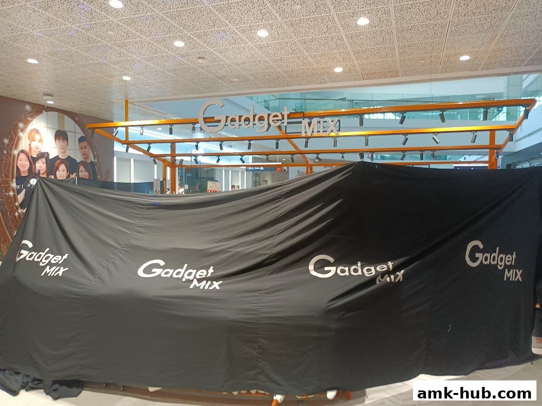 Gadget MIX shop front covered with a black tarp, featuring the shop's logo.