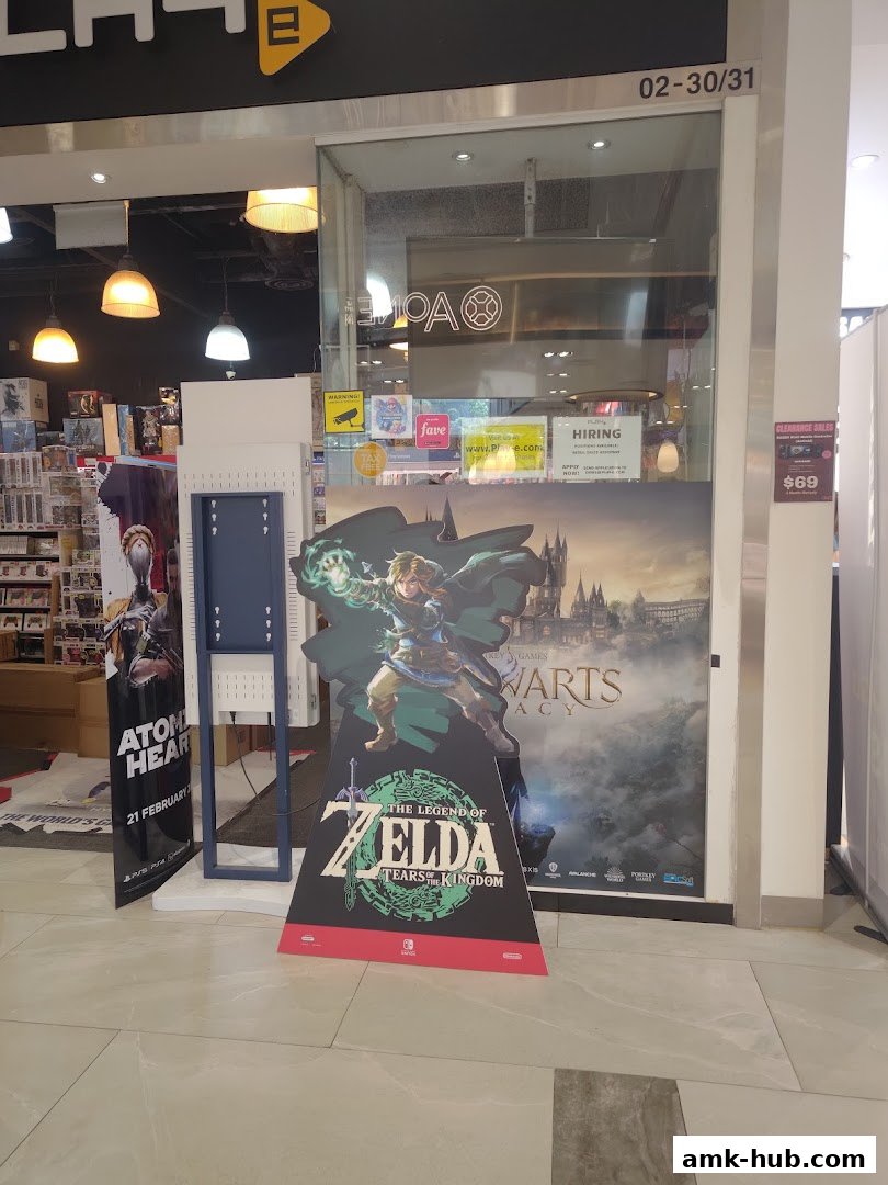 PLAYe store entrance featuring game advertisements for Zelda and Hogwarts Legacy.