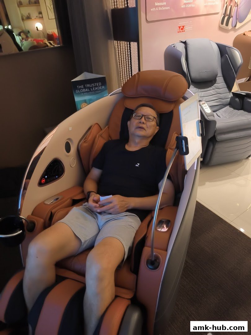 A man relaxes in a massage chair at the OSIM store.