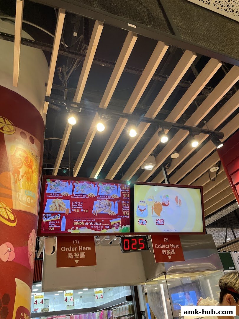 A digital menu board displaying various Taiwanese street food items and drinks.