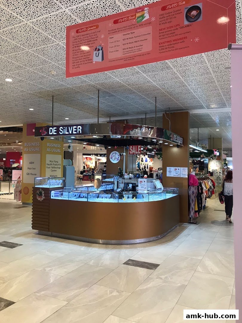 A retail kiosk named 'De Silver' in a shopping mall, displaying jewelry and promotional banners.