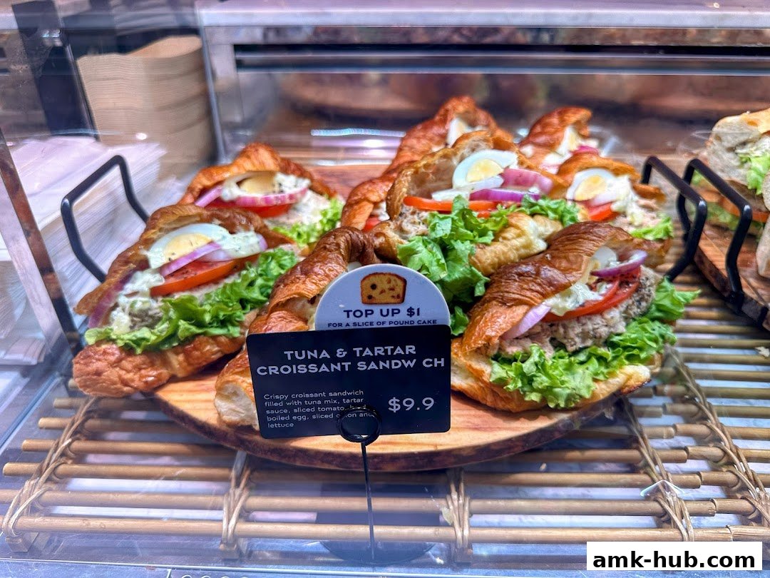 Delicious tuna and tartar croissant sandwiches filled with fresh ingredients.