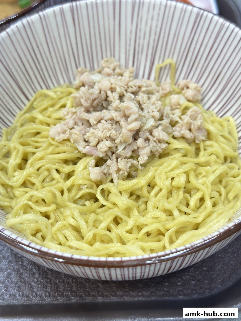 A close-up shot of a bowl of delicious noodles topped with minced meat.