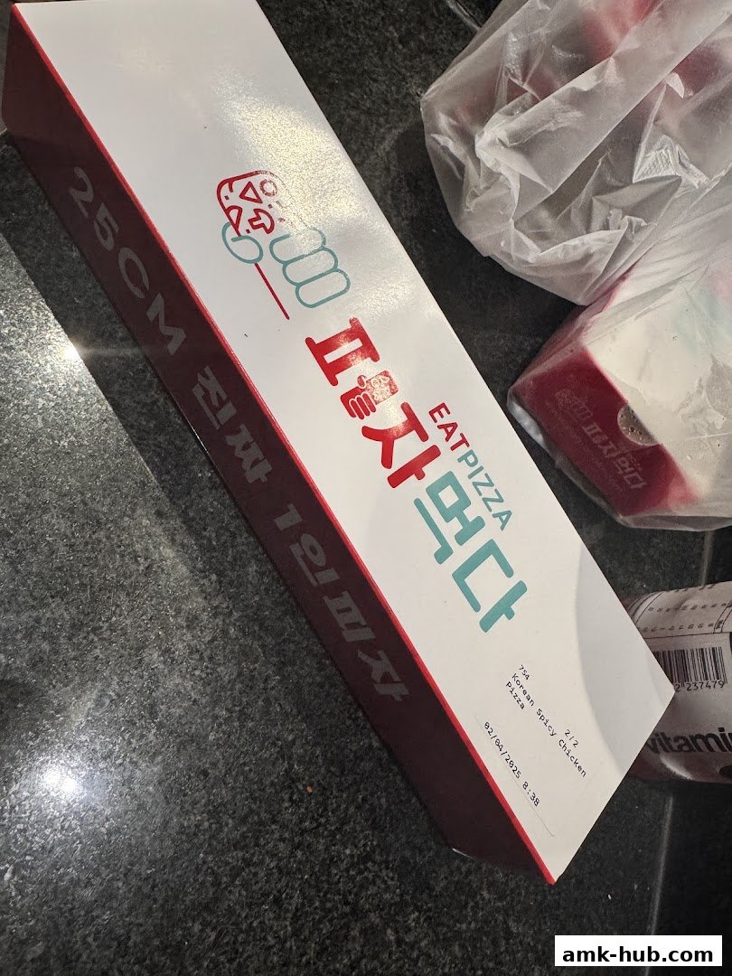 A pizza box from Eat Pizza with Korean text and a Korean Spicy Chicken pizza label.