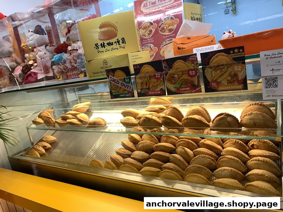 A vibrant display of freshly baked curry puffs with promotional signage at Hong Lim Curry Puff.