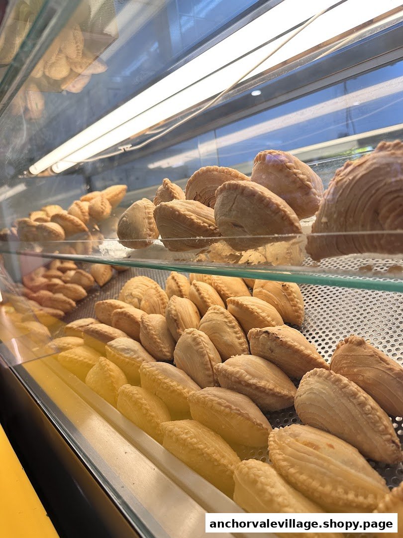 A display case filled with rows of freshly baked curry puffs at Hong Lim Curry Puff.