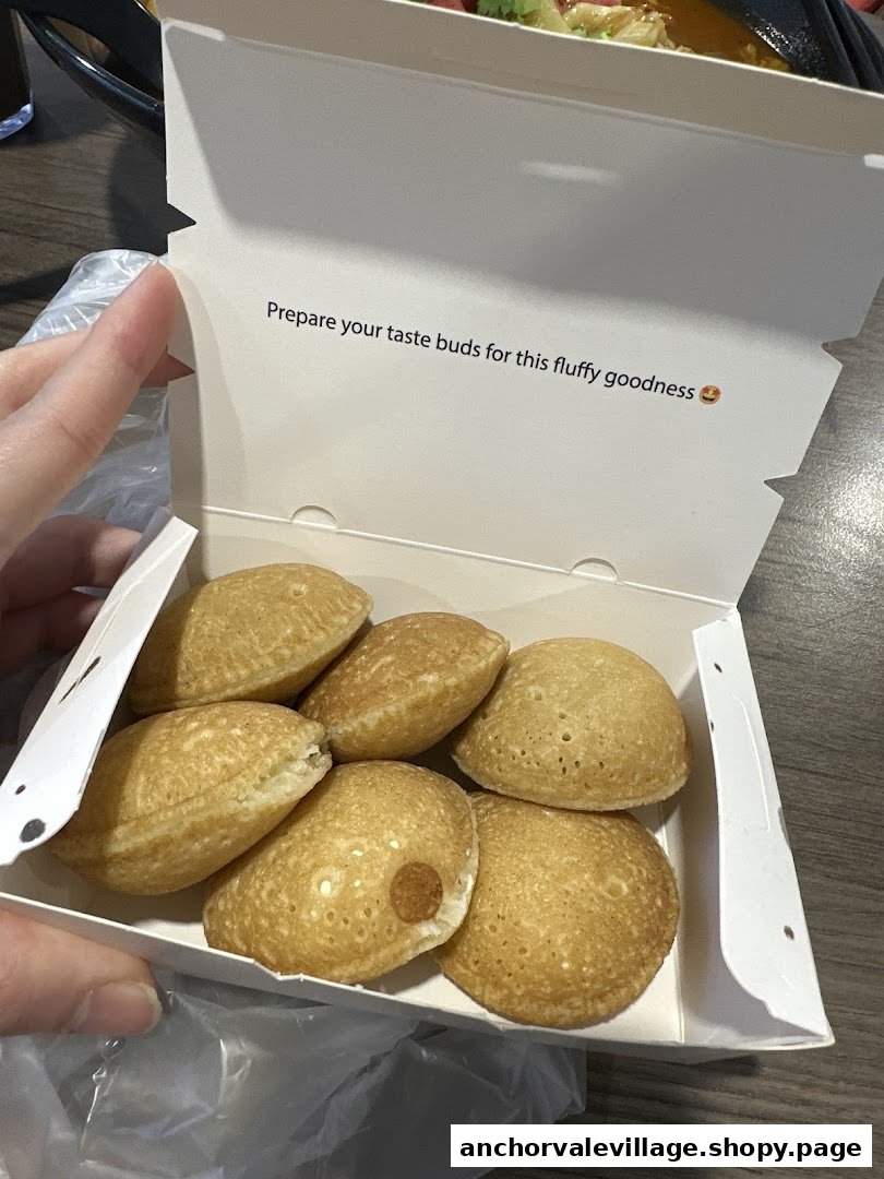 A box of golden-brown Munchi Pancakes with a welcoming message inside the lid.