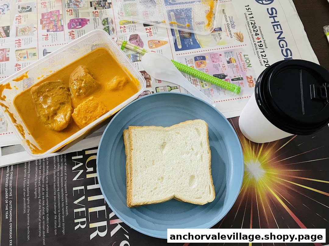 A close-up of Nanyang Curry's signature curry dish with bread and a drink.