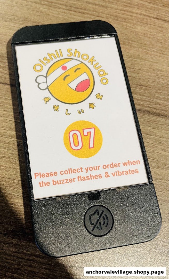 A restaurant order buzzer from Oishii Shokudo, displaying order number 07 and collection instructions.