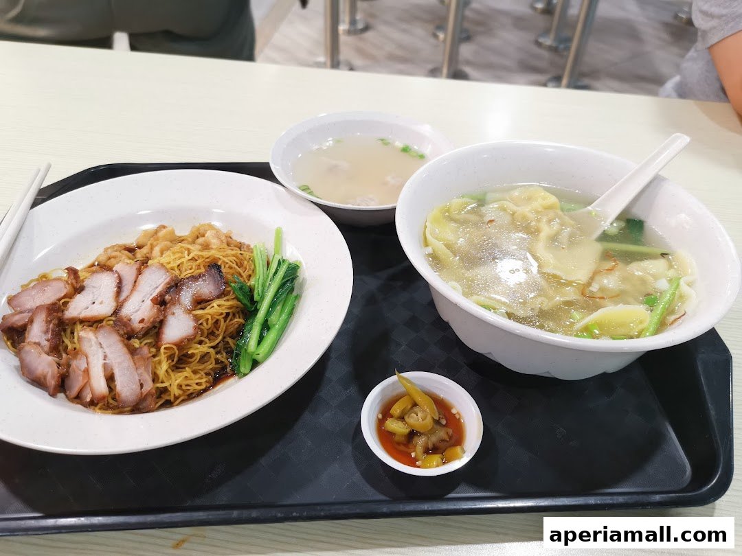 A tray of delicious wonton noodles with char siu and a side of soup.