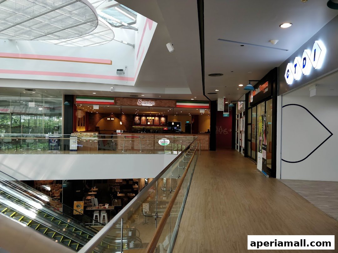 A shopping mall corridor with various shops, including CTDI Singapore and Saizeriya.