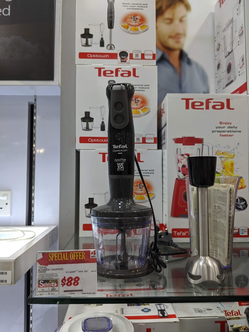 Display of Tefal blenders and choppers with a special offer sign.