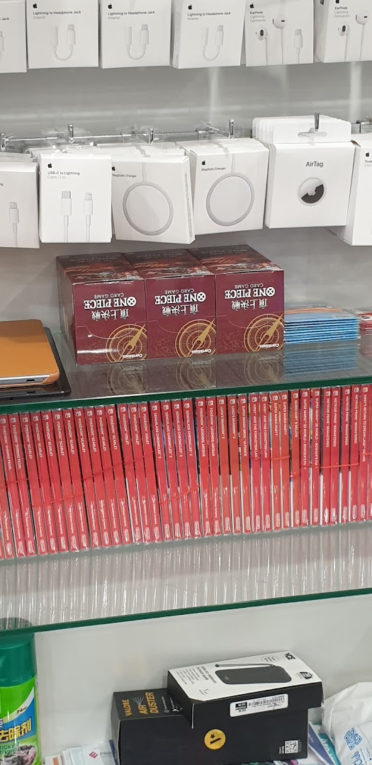 Shelves displaying Apple accessories, One Piece card games, and Nintendo Switch games.