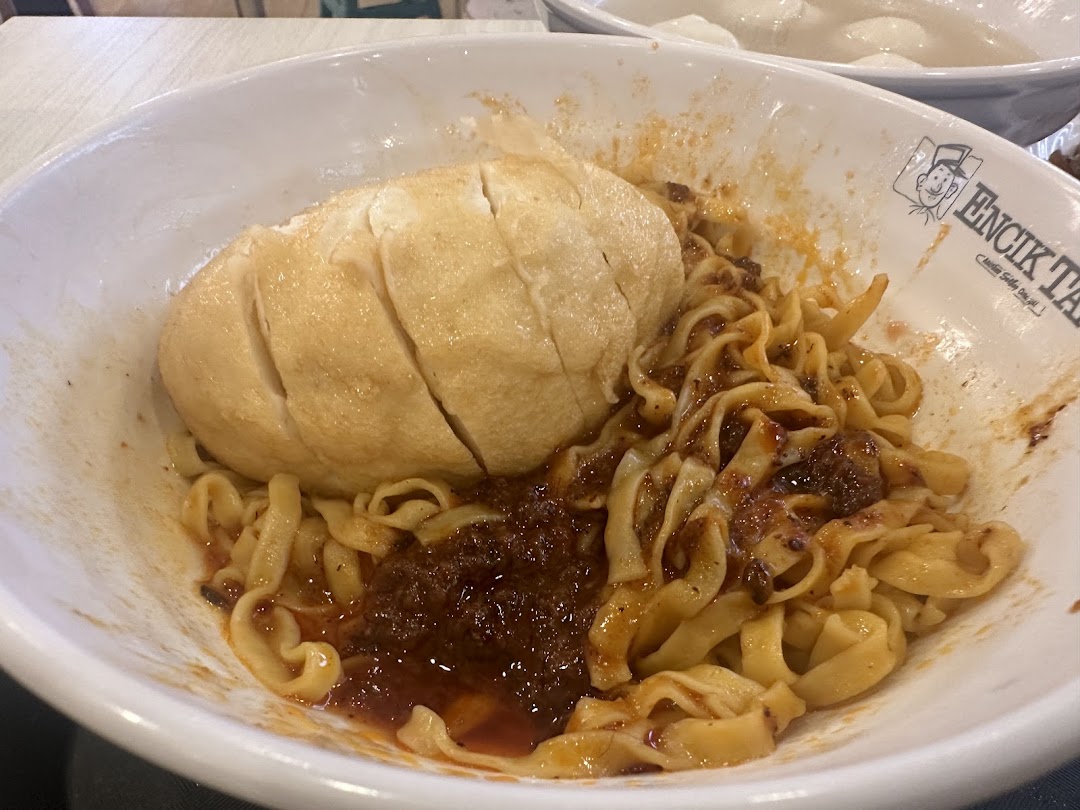 A bowl of noodles with fishcake and sauce from Encik Tan.