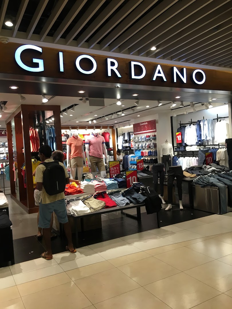 Giordano shop entrance with clothing displays and customers.
