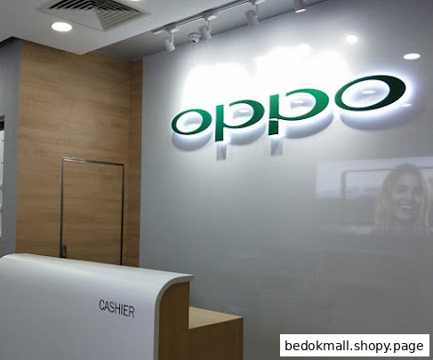 Interior view of an OPPO concept store with a cashier counter and logo.