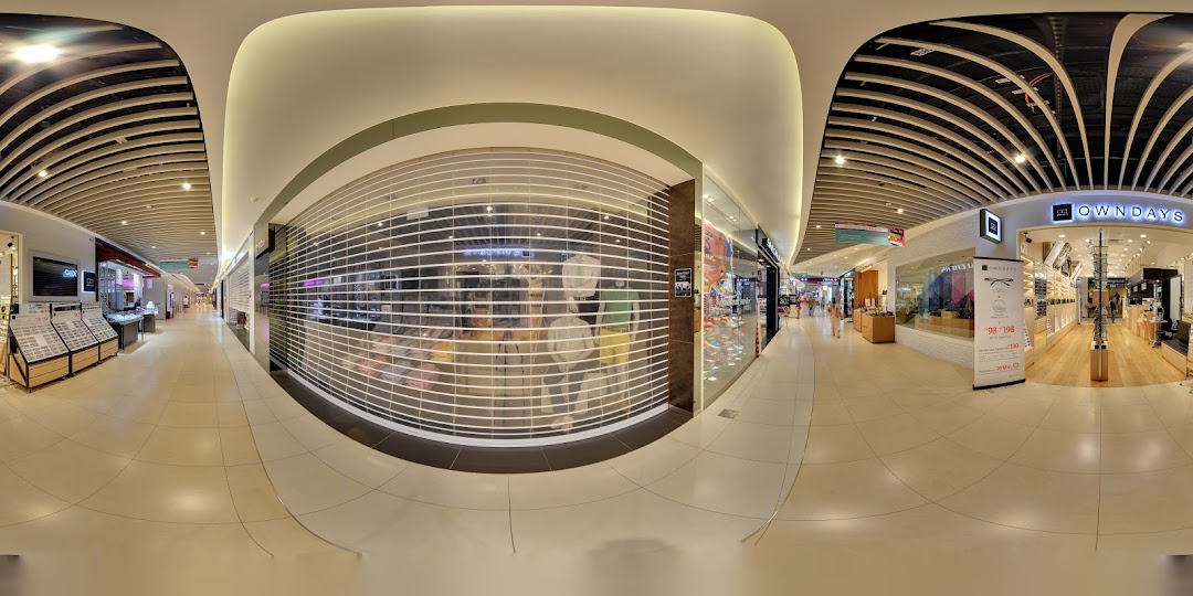 OWNDAYS shop entrance and interior seen from a mall corridor.