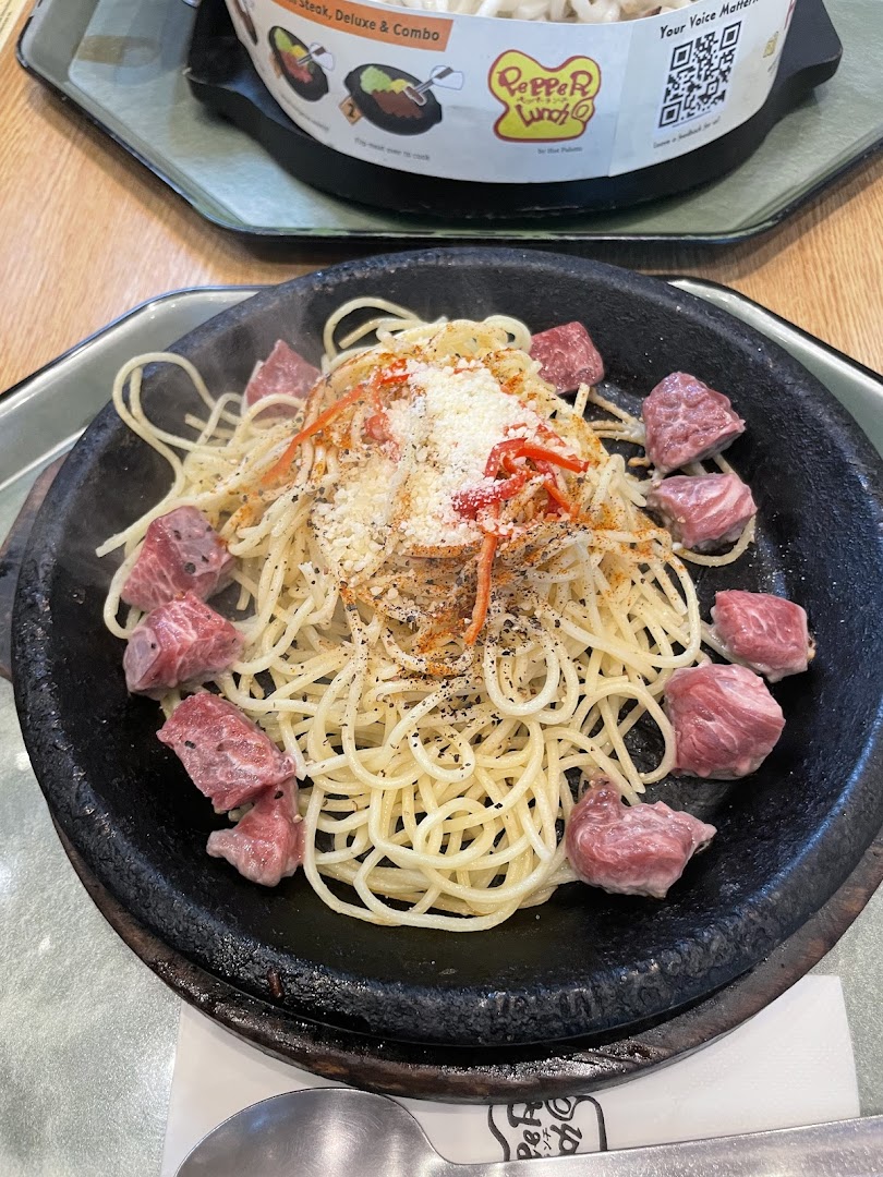 Spaghetti and beef on a hot plate at Pepper Lunch.