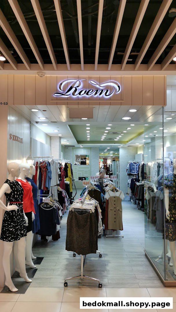 Entrance of Roem clothing shop with mannequins and racks of apparel.