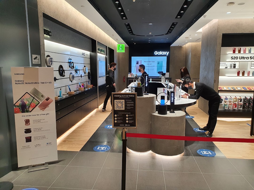 Interior view of a Samsung Experience Store with products, staff, and customers.