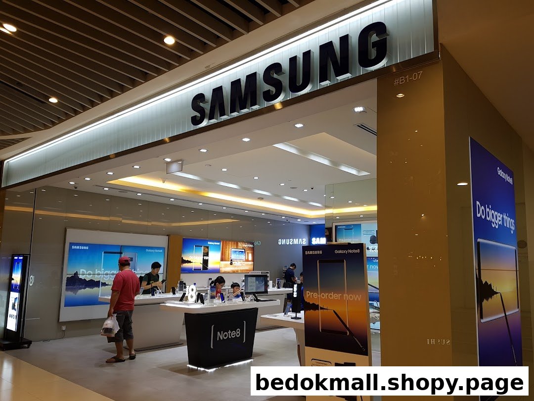 Entrance of a Samsung Experience Store with Galaxy Note8 displays and customers inside.