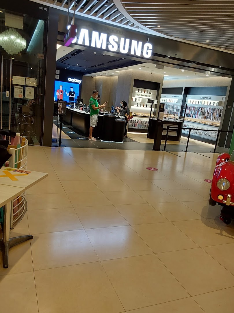 Samsung Experience Store entrance showing interior and customers.