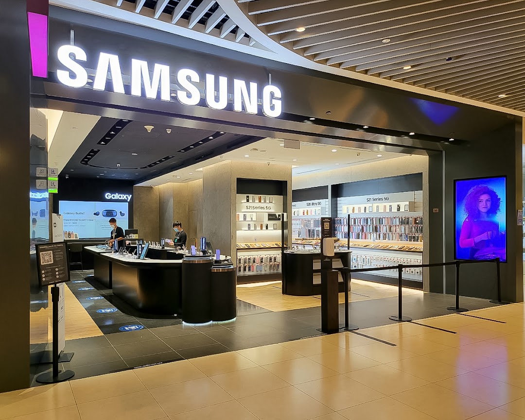 Entrance of a Samsung Experience Store with displays and staff visible inside.