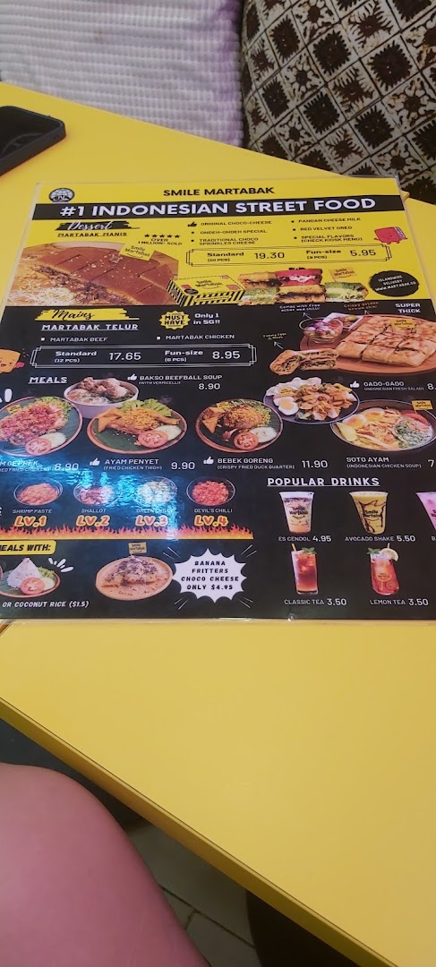 A detailed food and drink menu for Smile Martabak Café.