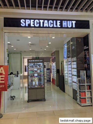 Entrance of Spectacle Hut, an eyewear store, with displays visible inside.
