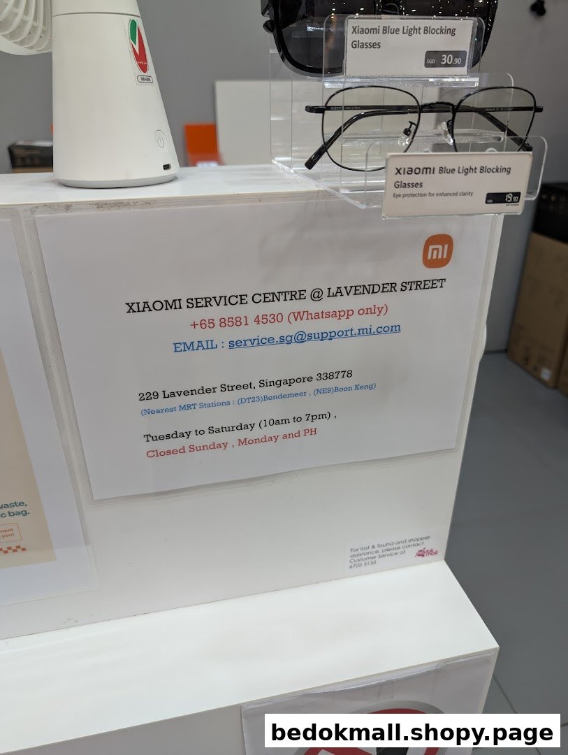 Counter with Xiaomi service center information and blue light blocking glasses.