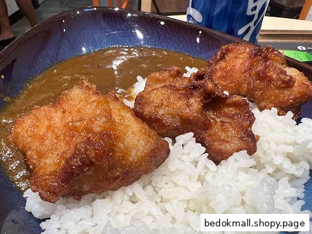 Bowl of fried chicken, white rice, and curry sauce.