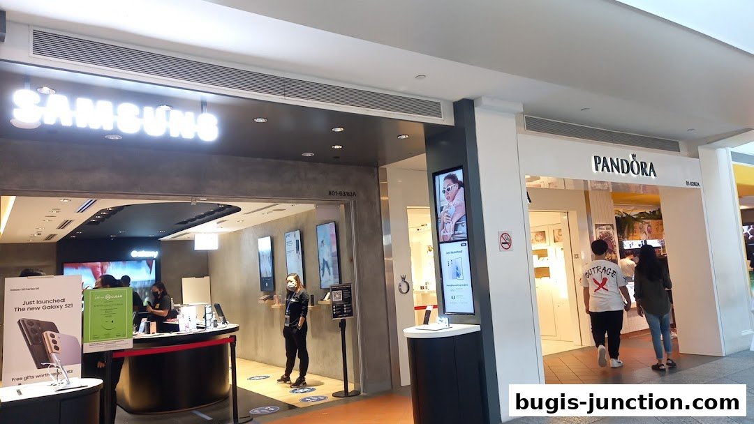 The entrance to a Samsung Experience Store and a neighboring Pandora store.