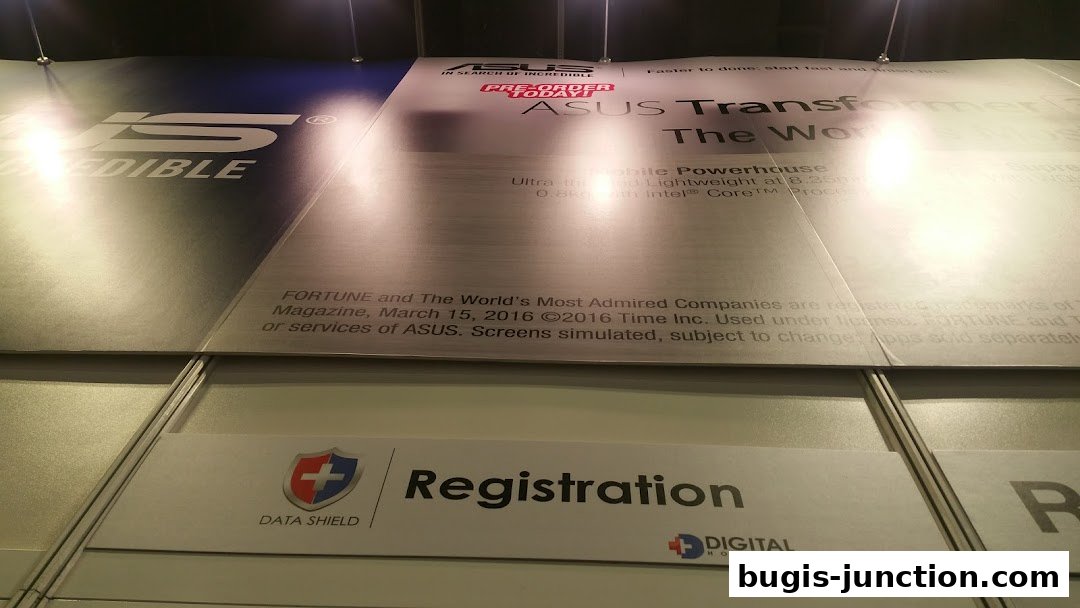 A large banner advertising ASUS Transformer laptops and a registration sign for Digital Hospital.