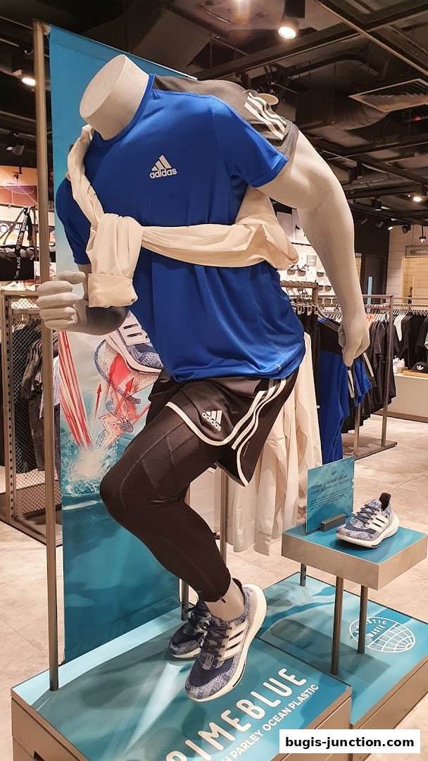 Mannequin in Adidas running gear, showcasing Primeblue collection with ocean plastic.