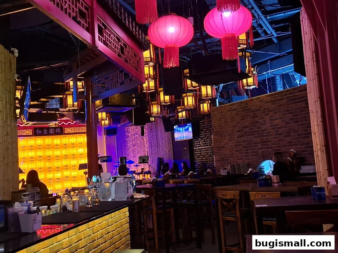 Interior of a livehouse with traditional Chinese decor, including lanterns and wooden accents.