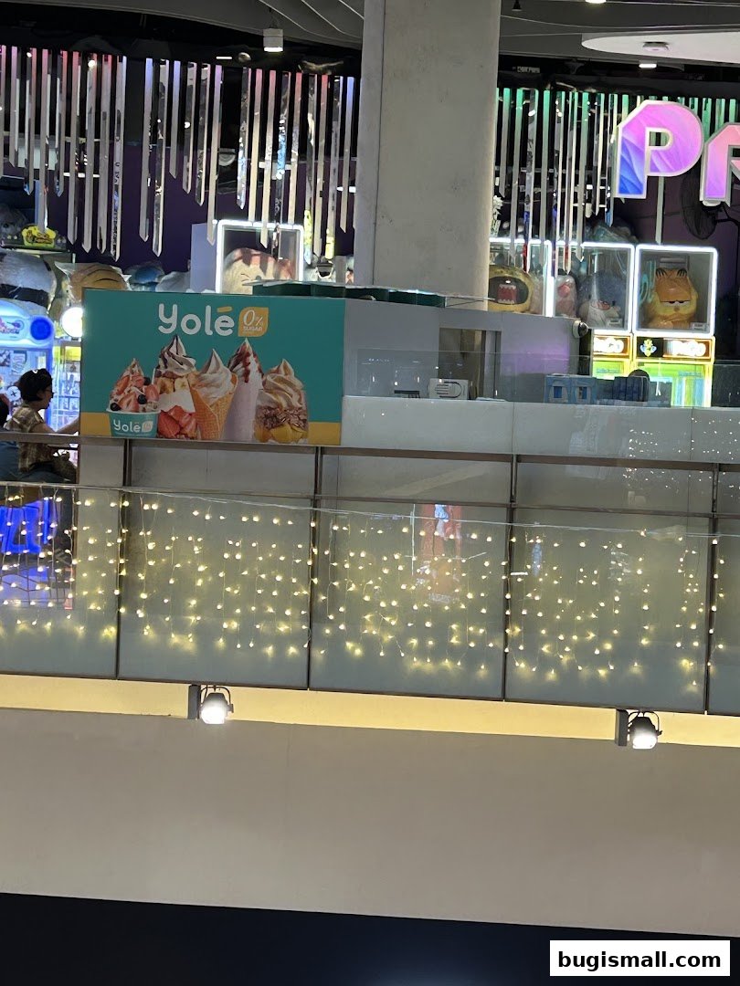 A Yolé shop sign displaying various ice cream flavors with a 0% sugar claim.
