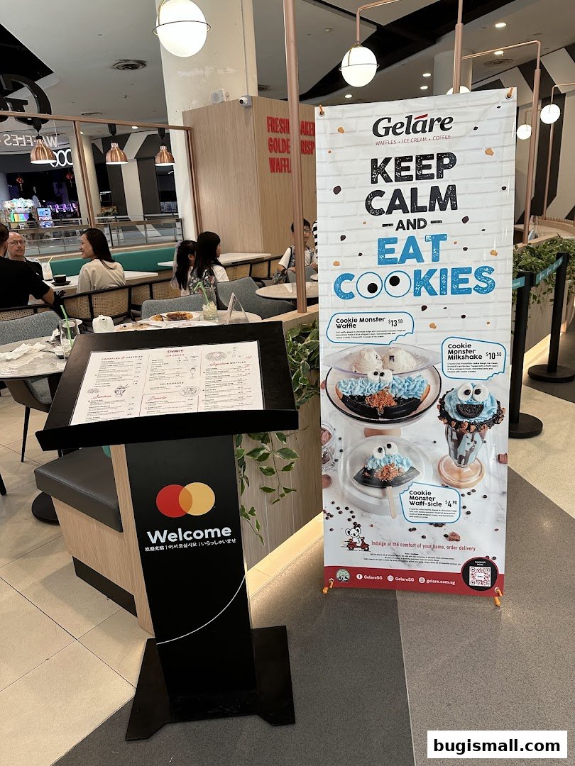 A Geláre shop with a promotional banner for 'Keep Calm and Eat Cookies' desserts.
