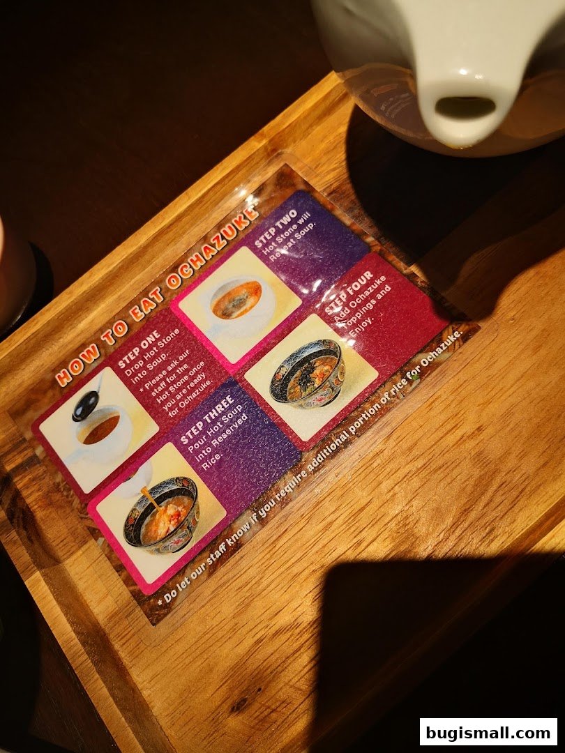 A guide on how to eat Ochazuke, showing four steps with illustrations.