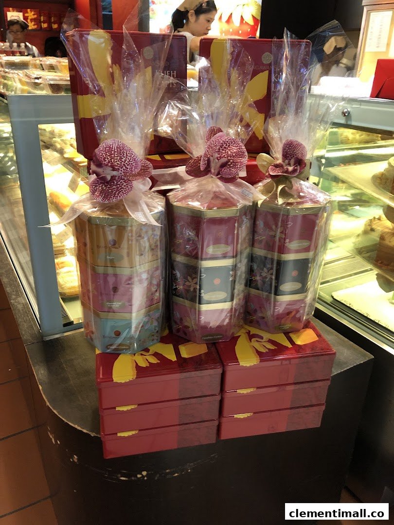 Beautifully packaged gift sets and treats displayed at Bengawan Solo, perfect for special occasions.