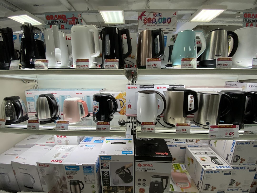 A display shelf at Best Denki showcasing a wide variety of electric kettles in different colors and brands.