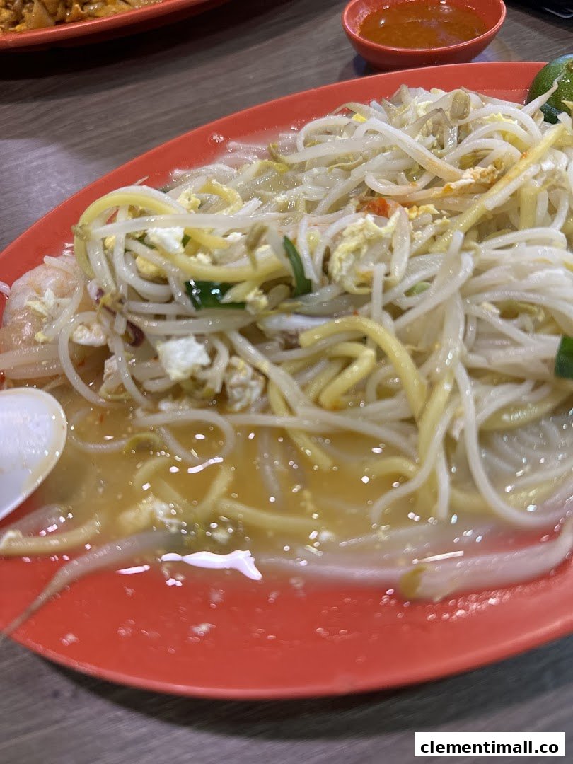 A close-up of a delicious plate of Hokkien Mee with noodles, bean sprouts, and eggs.