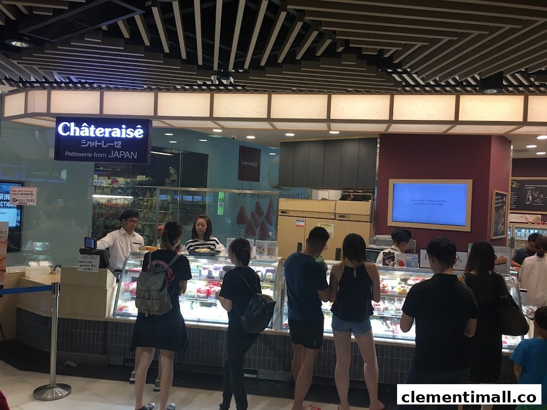 Customers queuing at Châteraisé, a Japanese patisserie, with display cases of cakes and desserts.