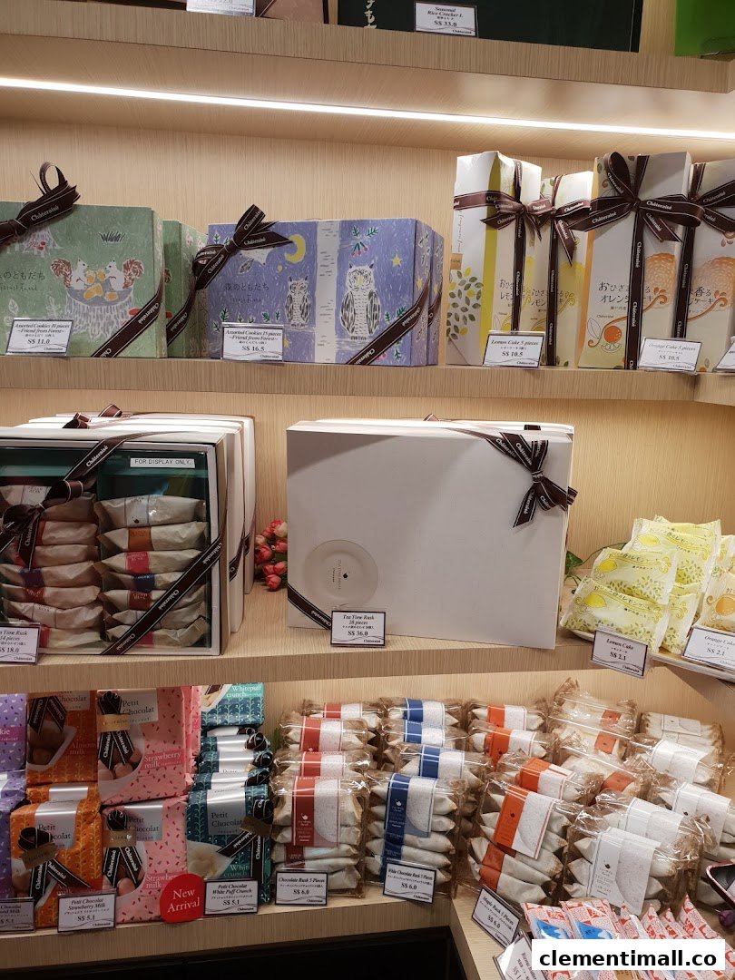 Shelves filled with beautifully packaged Japanese confectionery, cookies, and gift sets at Châteraisé.