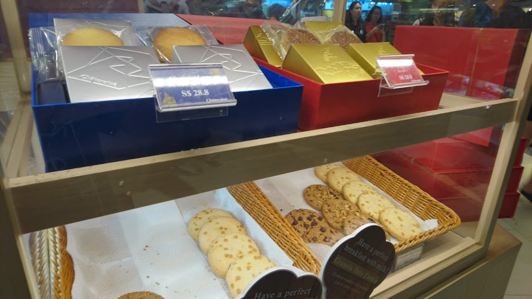 A display case showcasing Châteraisé's delicious cookies, pastries, and gift boxes.