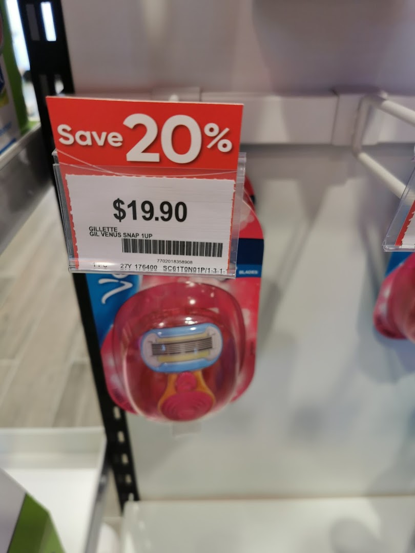 Close-up of a Gillette Venus Snap razor with a 'Save 20%' price tag at $19.90.