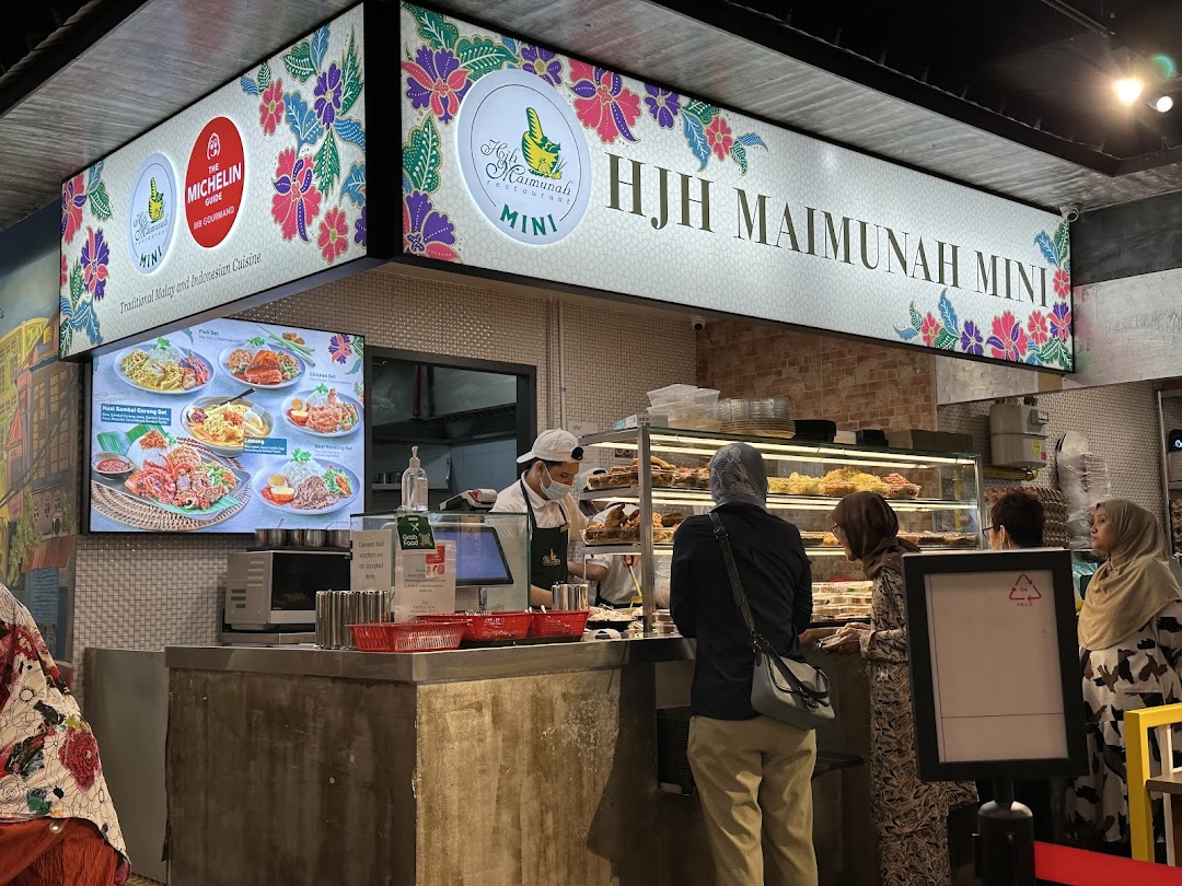 Customers at Hjh Maimunah Mini food stall, featuring a digital menu and traditional Malay/Indonesian cuisine.