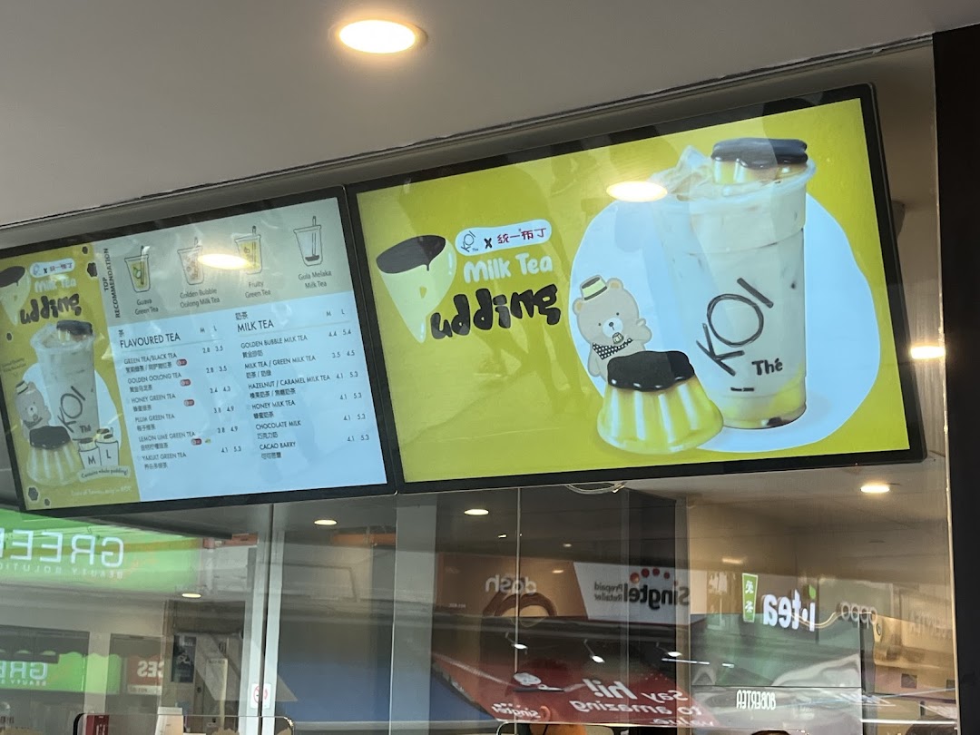 Digital menu boards displaying various bubble tea and milk tea options with prices at KOI Thé.
